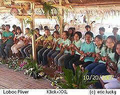 Musikalische Darbietung auf dem Restaurantschiff Loboc River Bohol Philippinen