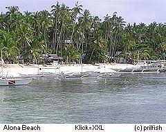 Boote an der Alona Beach Bohol Philippinen